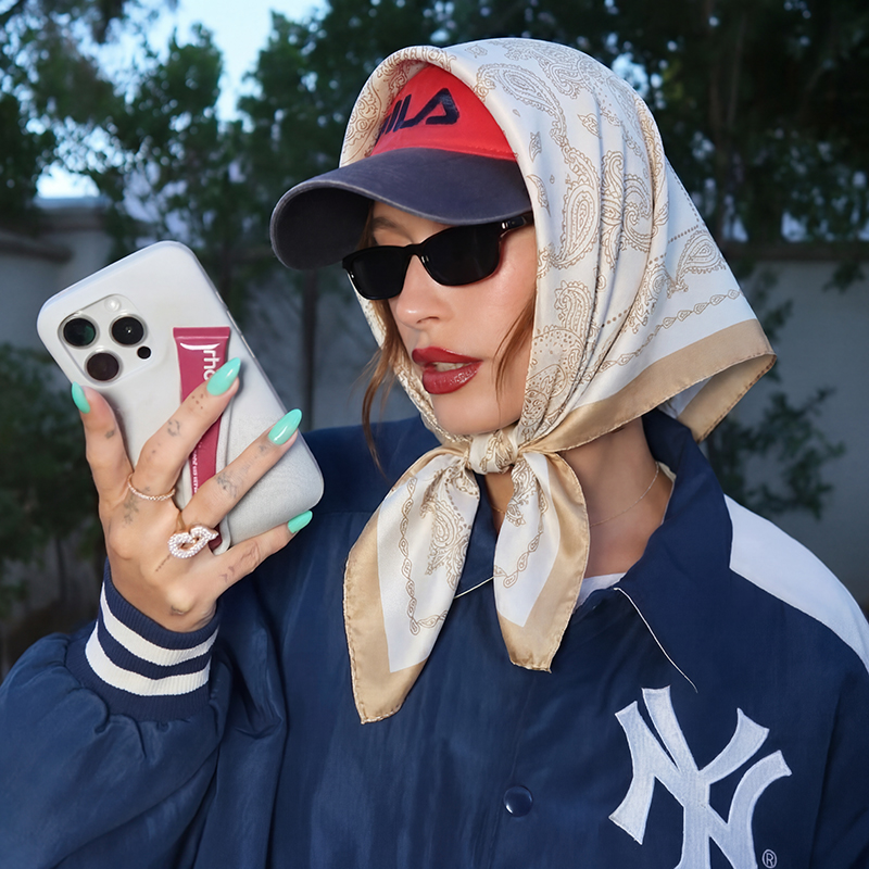 Vintage Beige Paisley-Druck Qu – Ascot Neck Scarf Bewertung und Preis